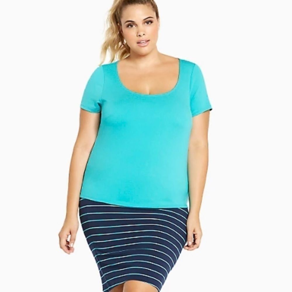 Torrid PONTE KEYHOLE CUTOUT TOP size 1